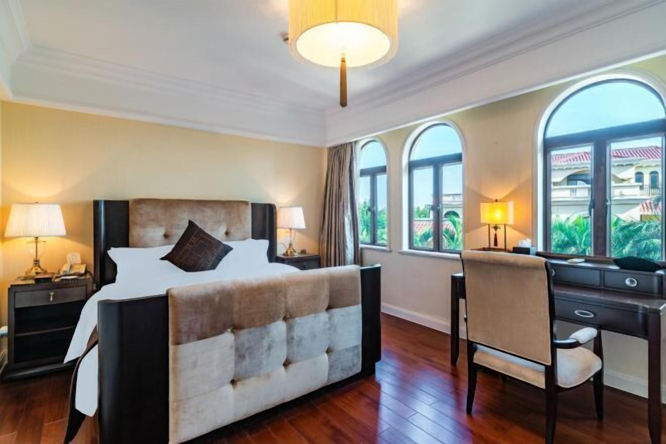 Cribs/infant beds, alarm clocks