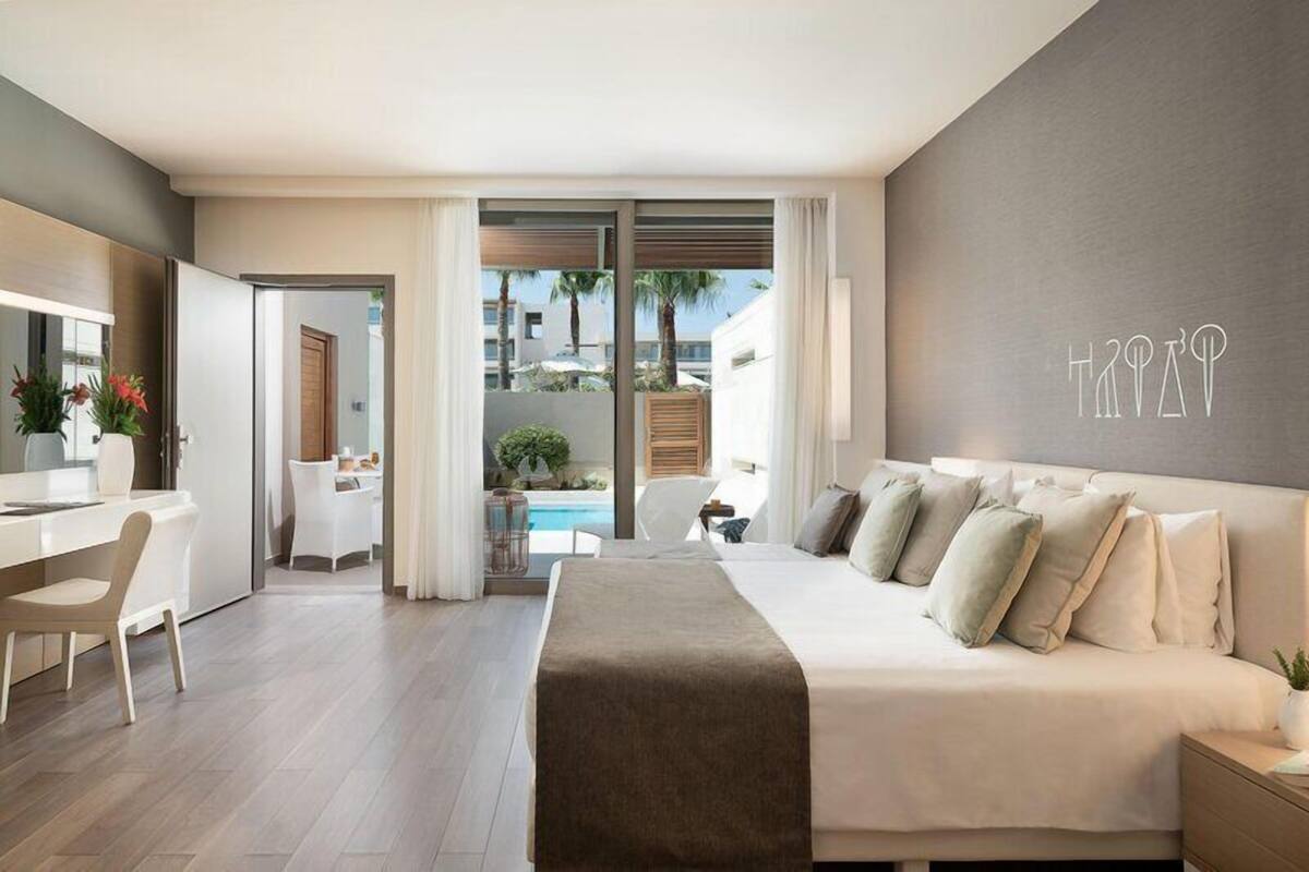 Junior Suite, Private Pool | Egyptian cotton sheets, premium bedding, pillowtop beds, minibar