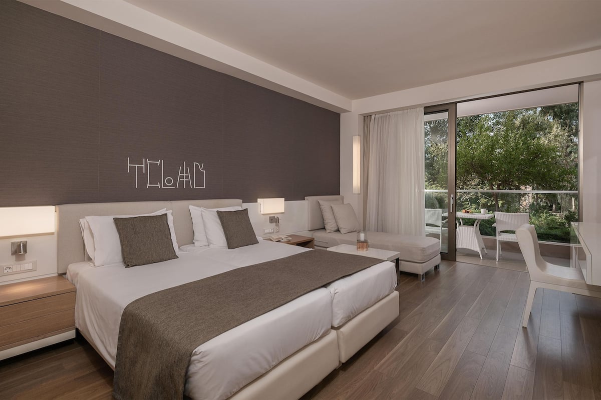 Deluxe Room | 1 bedroom, Egyptian cotton sheets, premium bedding, pillowtop beds