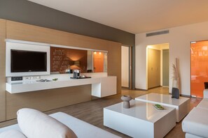 Executive-Suite, eigener Pool, Poolblick | Bettwäsche aus ägyptischer Baumwolle, hochwertige Bettwaren