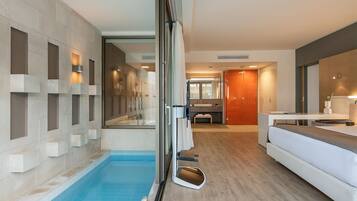 Executive-Suite, eigener Pool, Poolblick | 1 Schlafzimmer, Bettwäsche aus ägyptischer Baumwolle