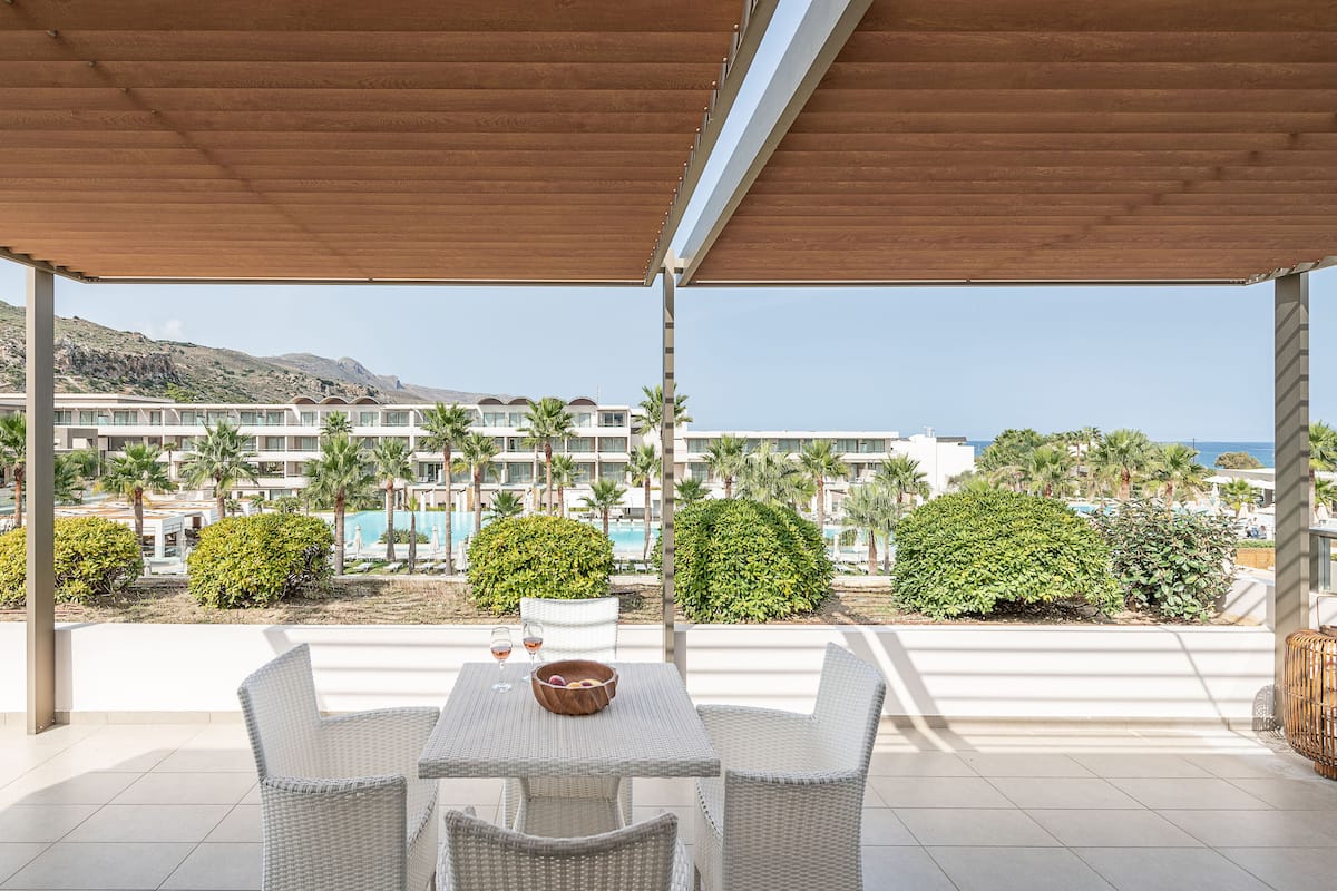 deluxe suite | terrace/patio