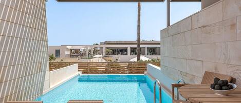 Premium Room, Private Pool - Residence Collection (Adults Only 13+) | Piscina | Una piscina cubierta, 4 piscinas al aire libre, sombrillas, tumbonas