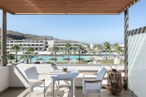 Deluxe Room, Pool View | Outdoor dining | 5 restaurants; breakfast, lunch, and dinner served