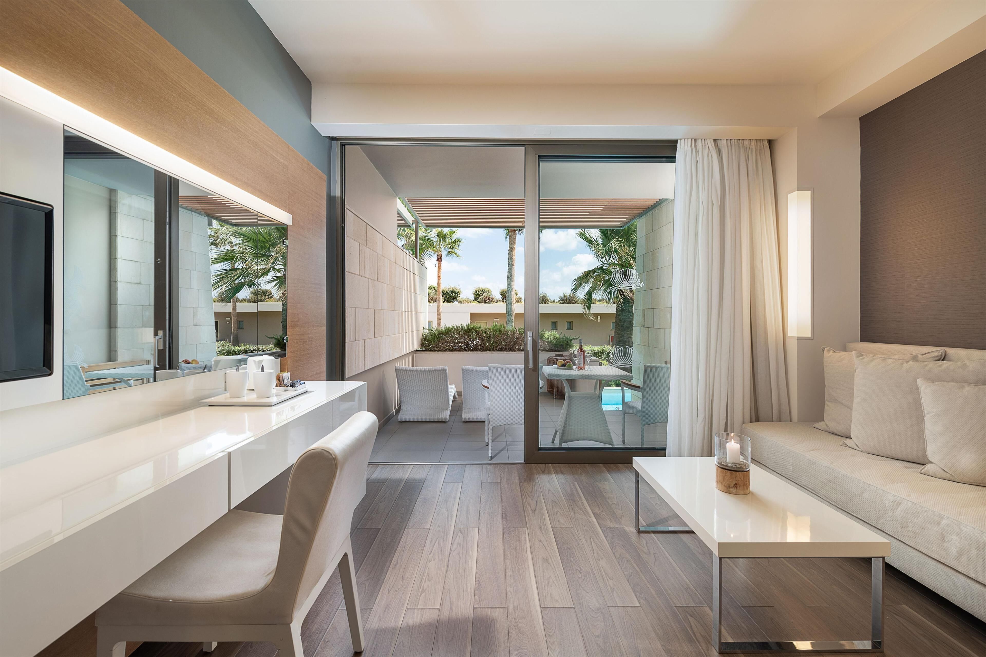 Deluxe Room (Sharing Pool) | Bathroom | Designer toiletries, hair dryer, bathrobes, slippers