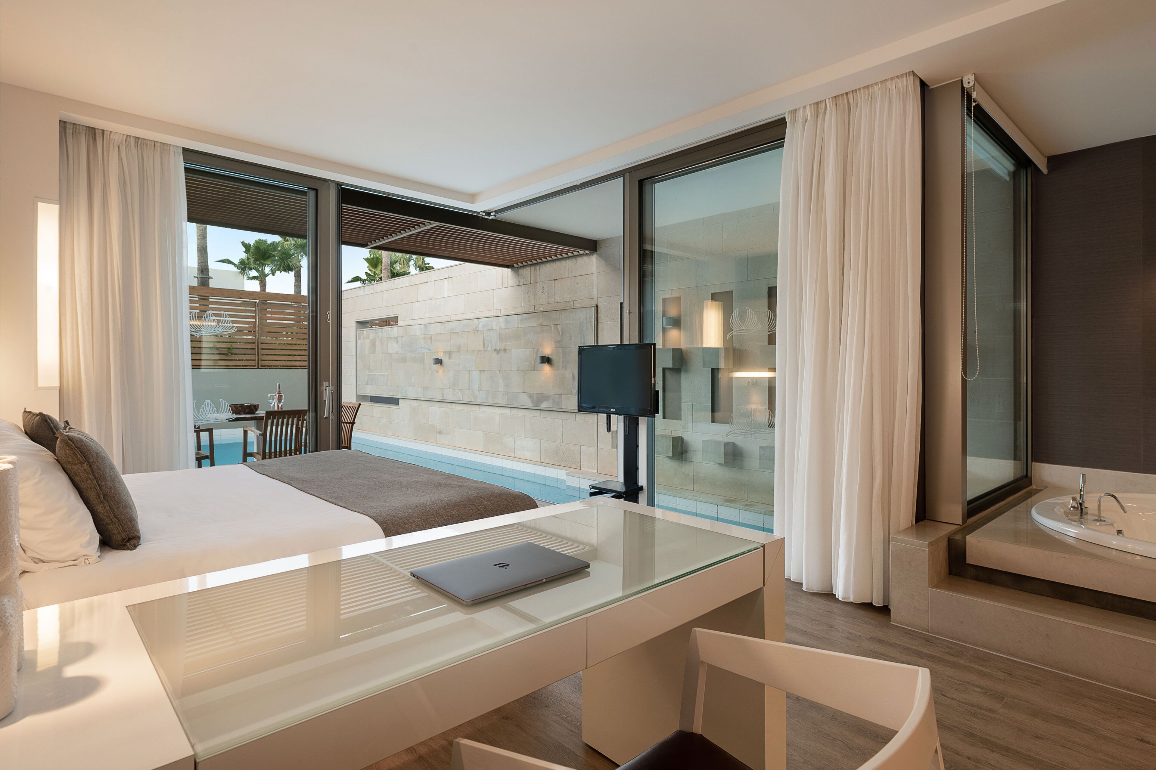 Executive Suite, Private Pool, Pool View | Egyptian cotton sheets, premium bedding, pillow-top beds, minibar