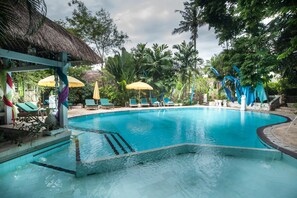 2 piscinas externas