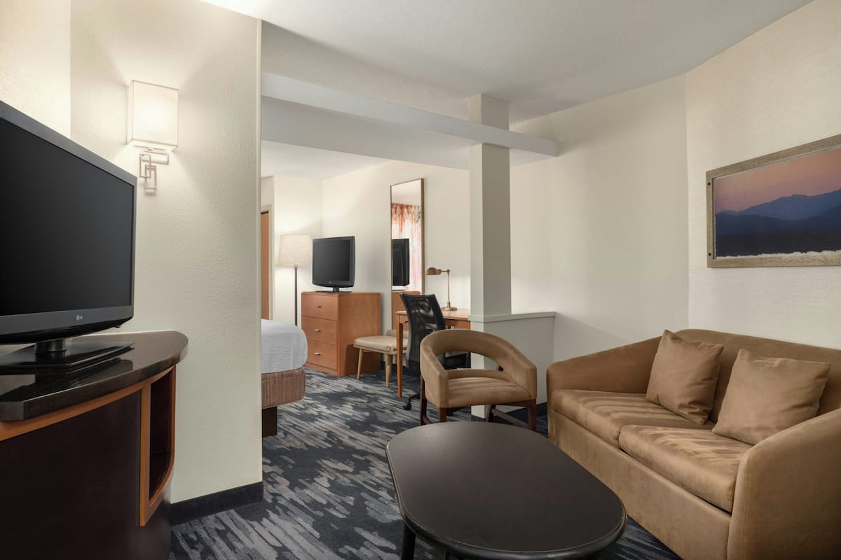Premium bedding, down comforters, in-room safe, desk