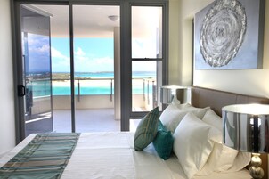 Muebles diferentes y sistema de insonorización 