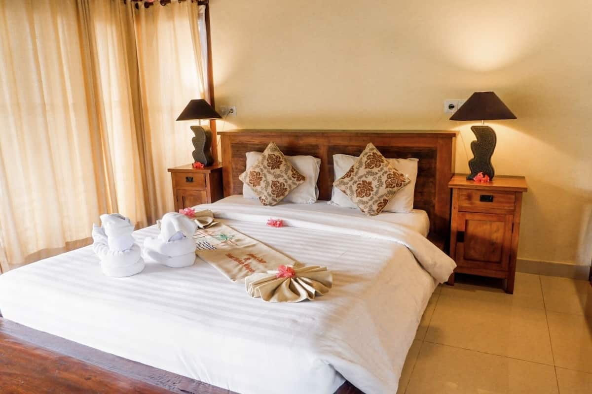 Egyptian cotton sheets, premium bedding, minibar, individually decorated