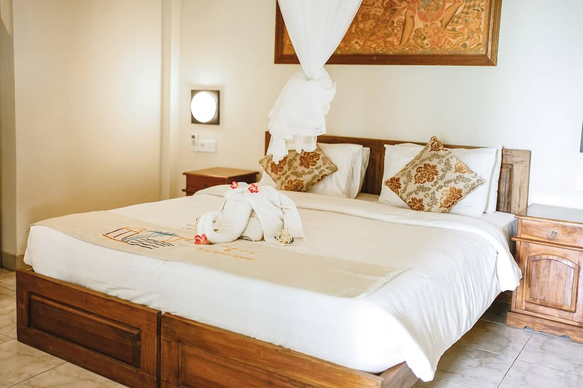 Superior kamer, 1 twee- of 2 eenpersoonsbedden, 1 slaapkamer, uitzicht op tuin | Lakens van Egyptisch katoen, luxe beddengoed, een minibar