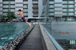 2 outdoor pools