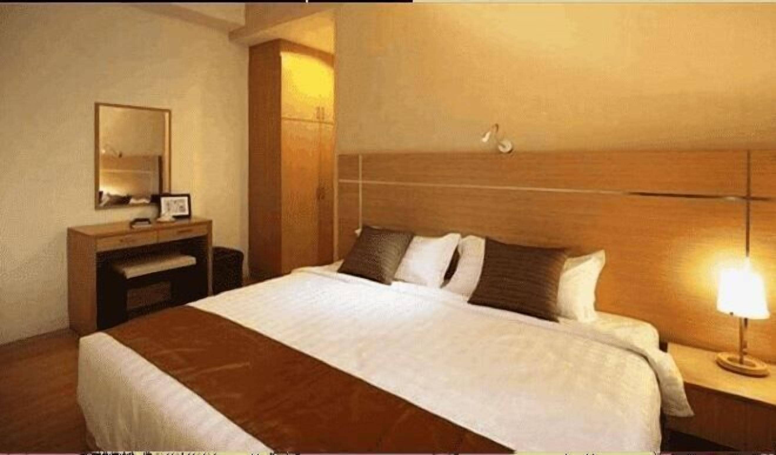 Safe på rommet, blendingsgardiner, wi-fi (inkludert) og sengetøy