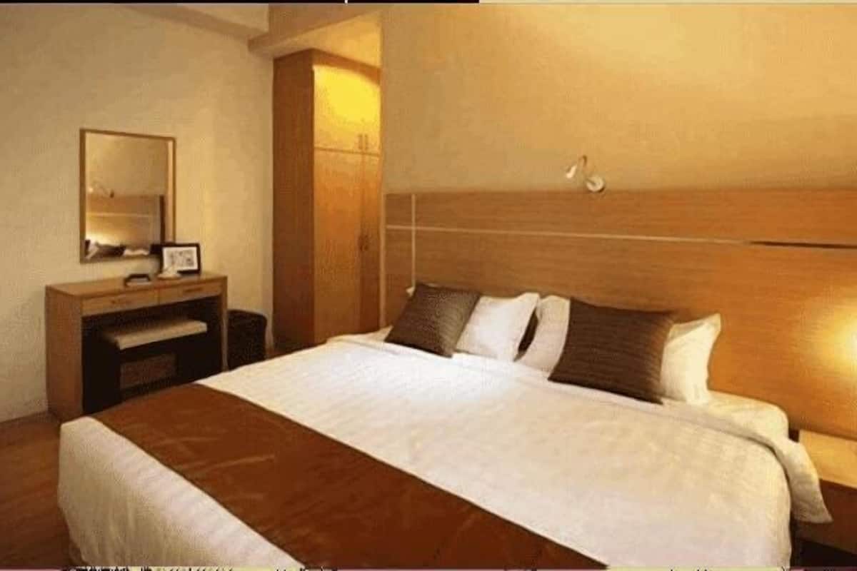 Safe på rommet, blendingsgardiner, wi-fi (inkludert) og sengetøy