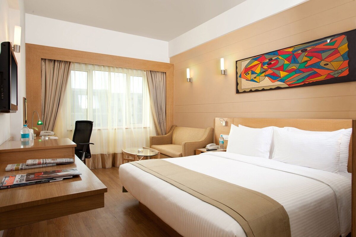 Premium bedding, minibar, in-room safe, desk