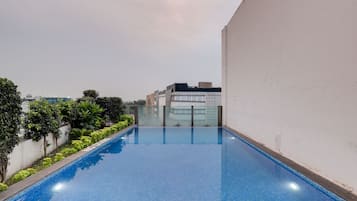 Outdoor pool, pool loungers