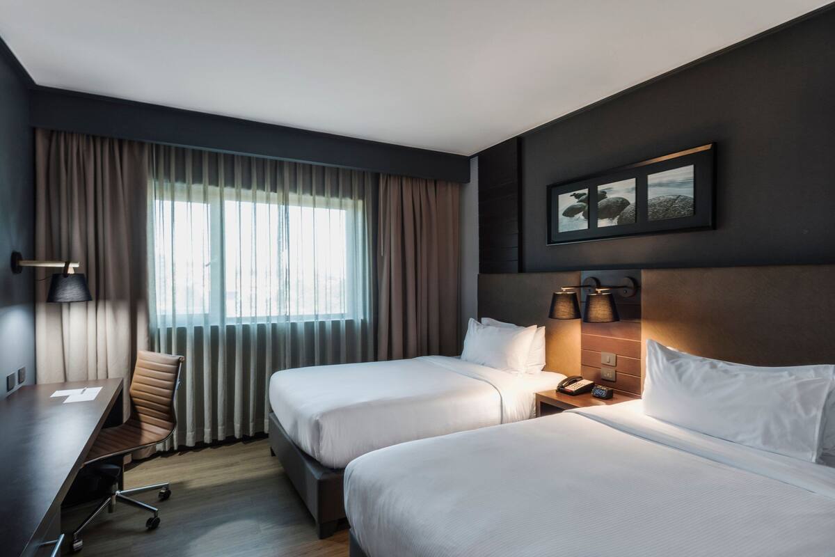 room, 2 single beds | 1 bedroom, in-room safe, desk, laptop workspace