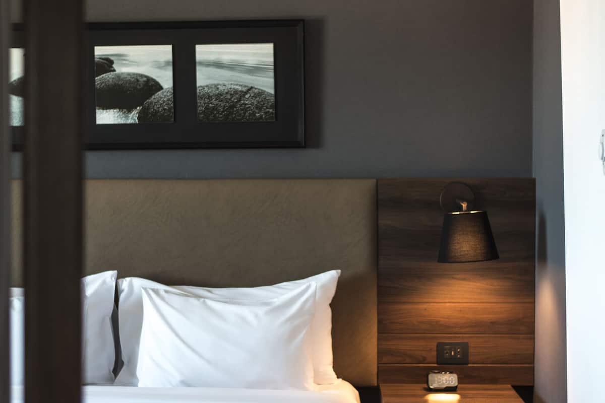 1 bedroom, in-room safe, desk, laptop workspace