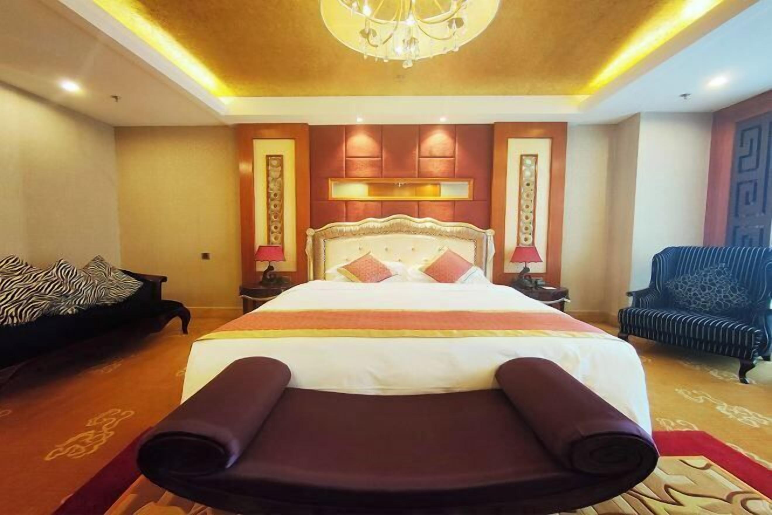 Zimmersafe, Bügeleisen/Bügelbrett, Wecker