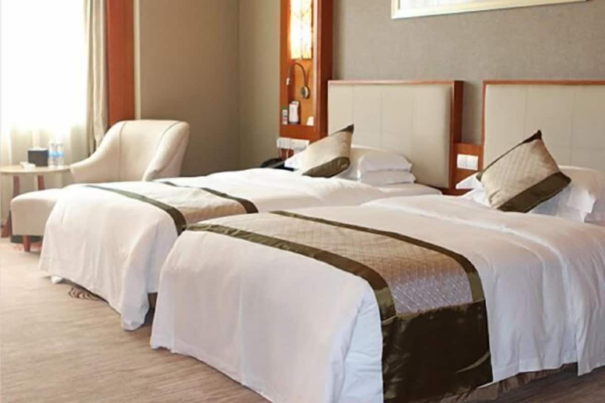 Zimmersafe, Bügeleisen/Bügelbrett, Wecker