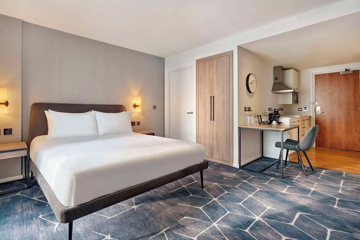 Hypo-allergenic bedding available, in-room safe, desk, laptop workspace