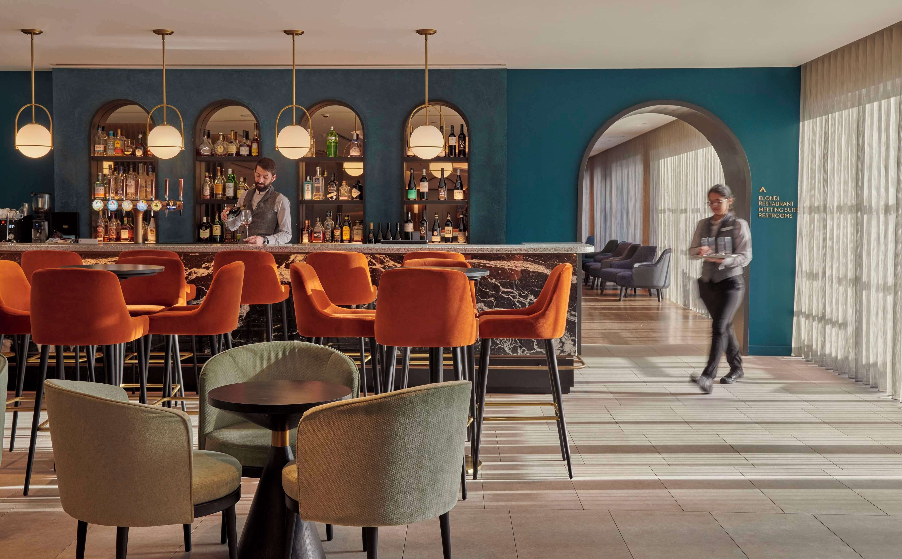 Studio, 1 giường cỡ king, bếp nhỏ | Bar (trong khuôn viên)