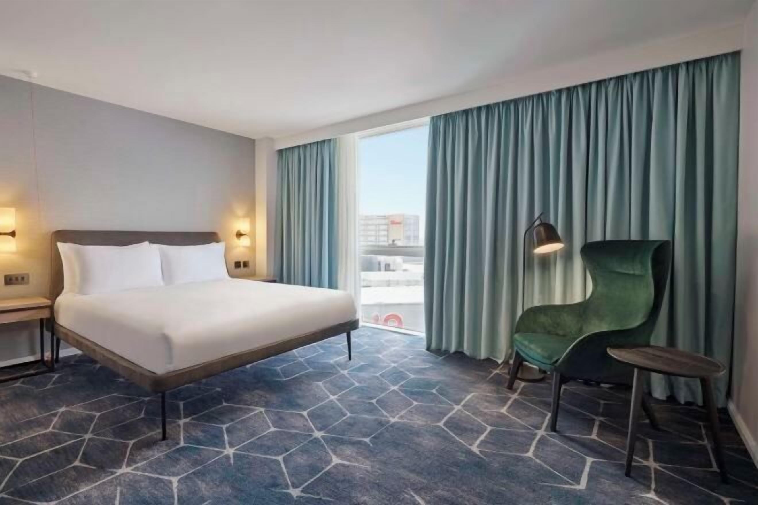 Hypo-allergenic bedding, in-room safe, desk, laptop workspace