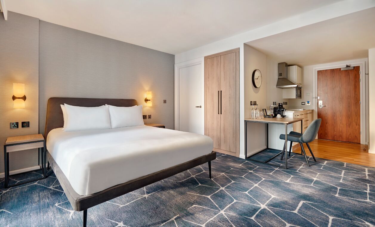 Hypoallergeen beddengoed, een kluis op de kamer, een bureau