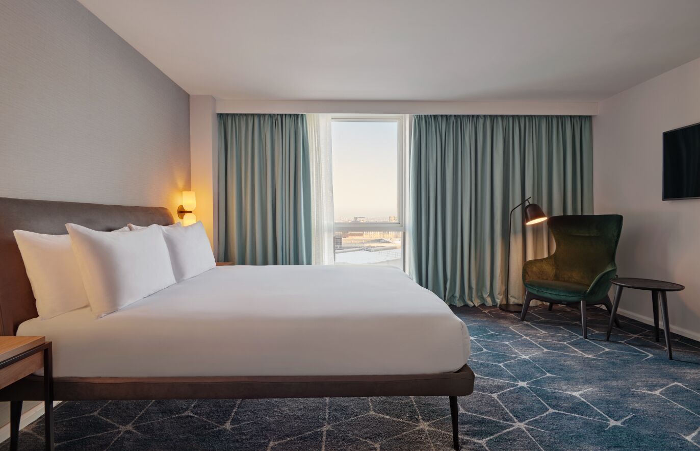 Hypo-allergenic bedding, in-room safe, desk, laptop workspace