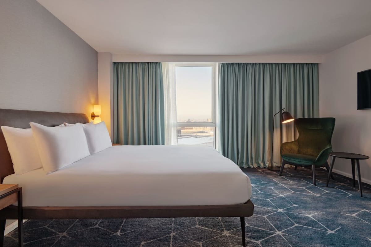 Hypo-allergenic bedding, in-room safe, desk, laptop workspace