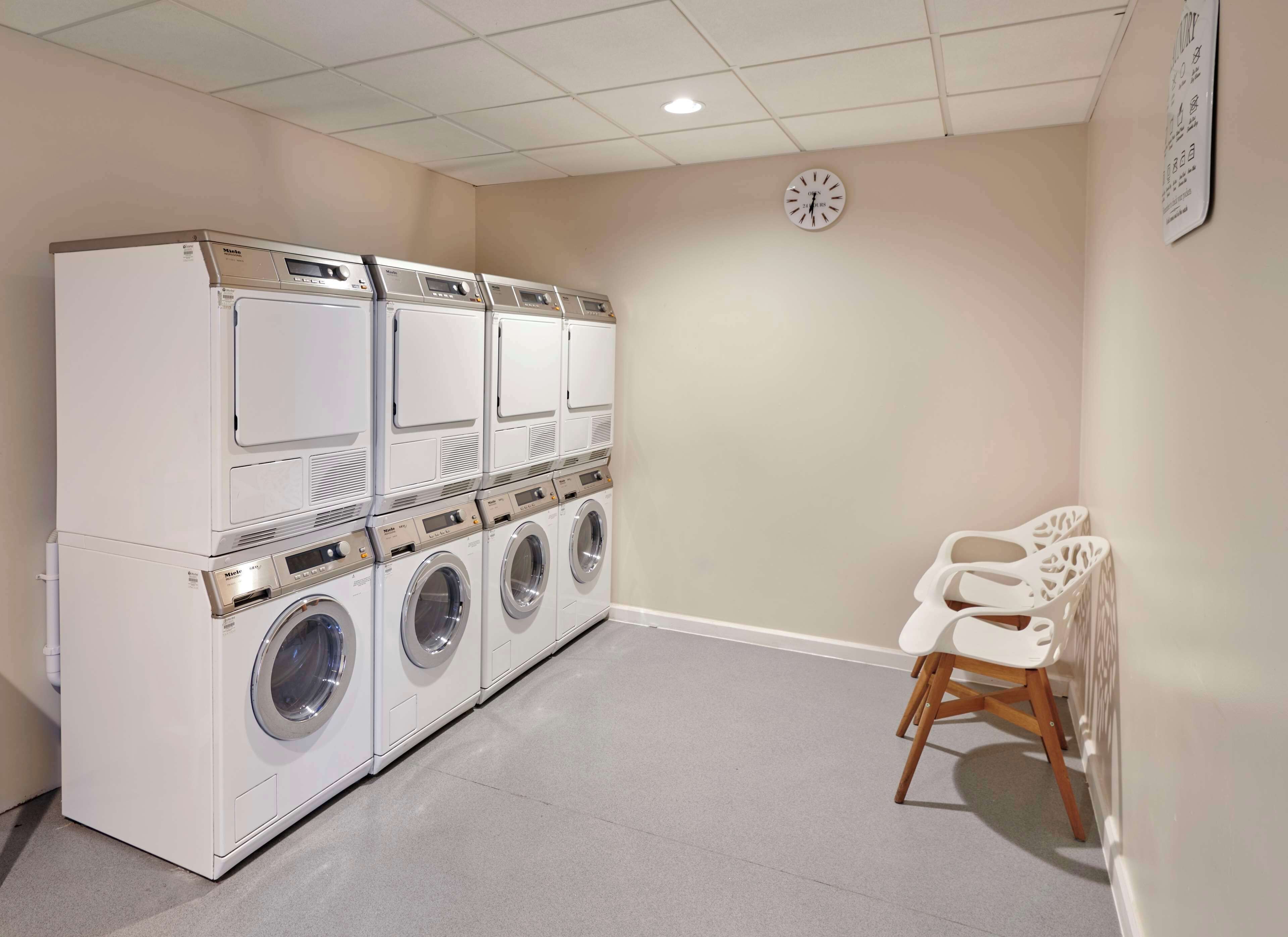 studio, 1 king bed, kitchenette | sports facility