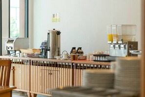 Tägliches Frühstücksbuffet gegen Gebühr