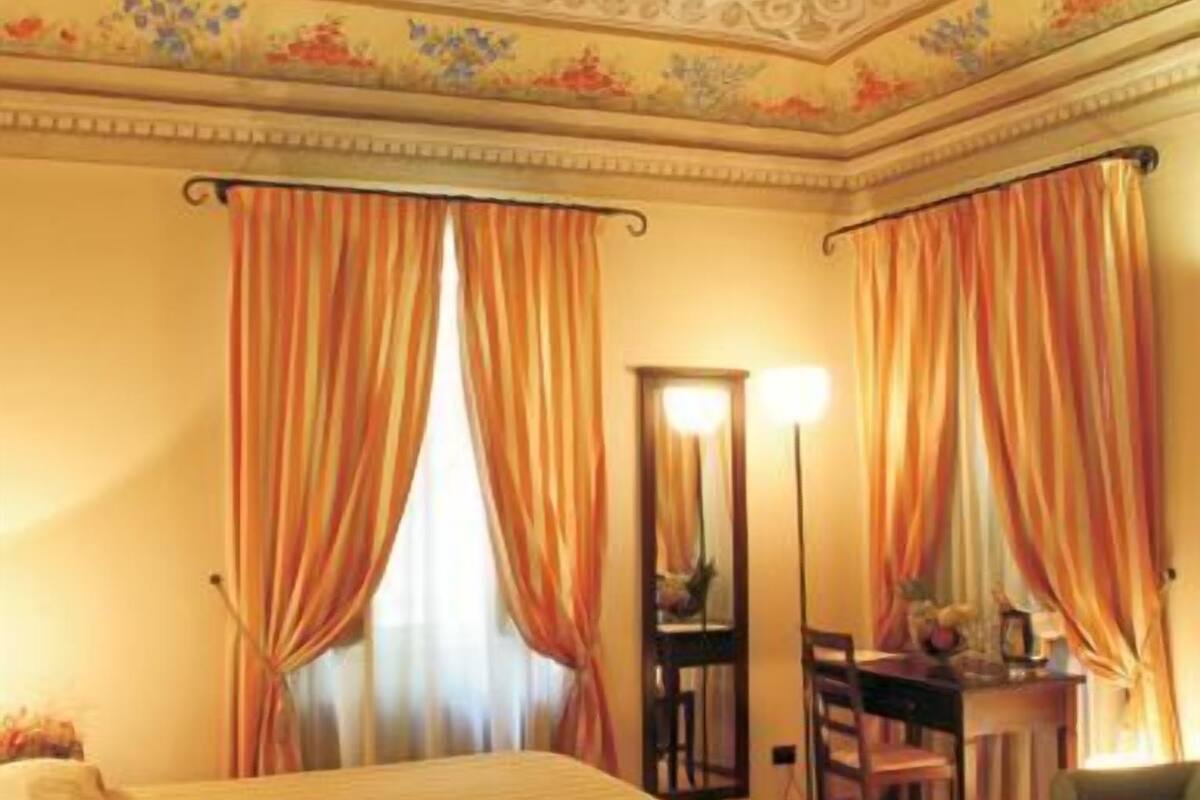 suite | hypo-allergenic bedding, pillow-top beds, minibar, in-room safe