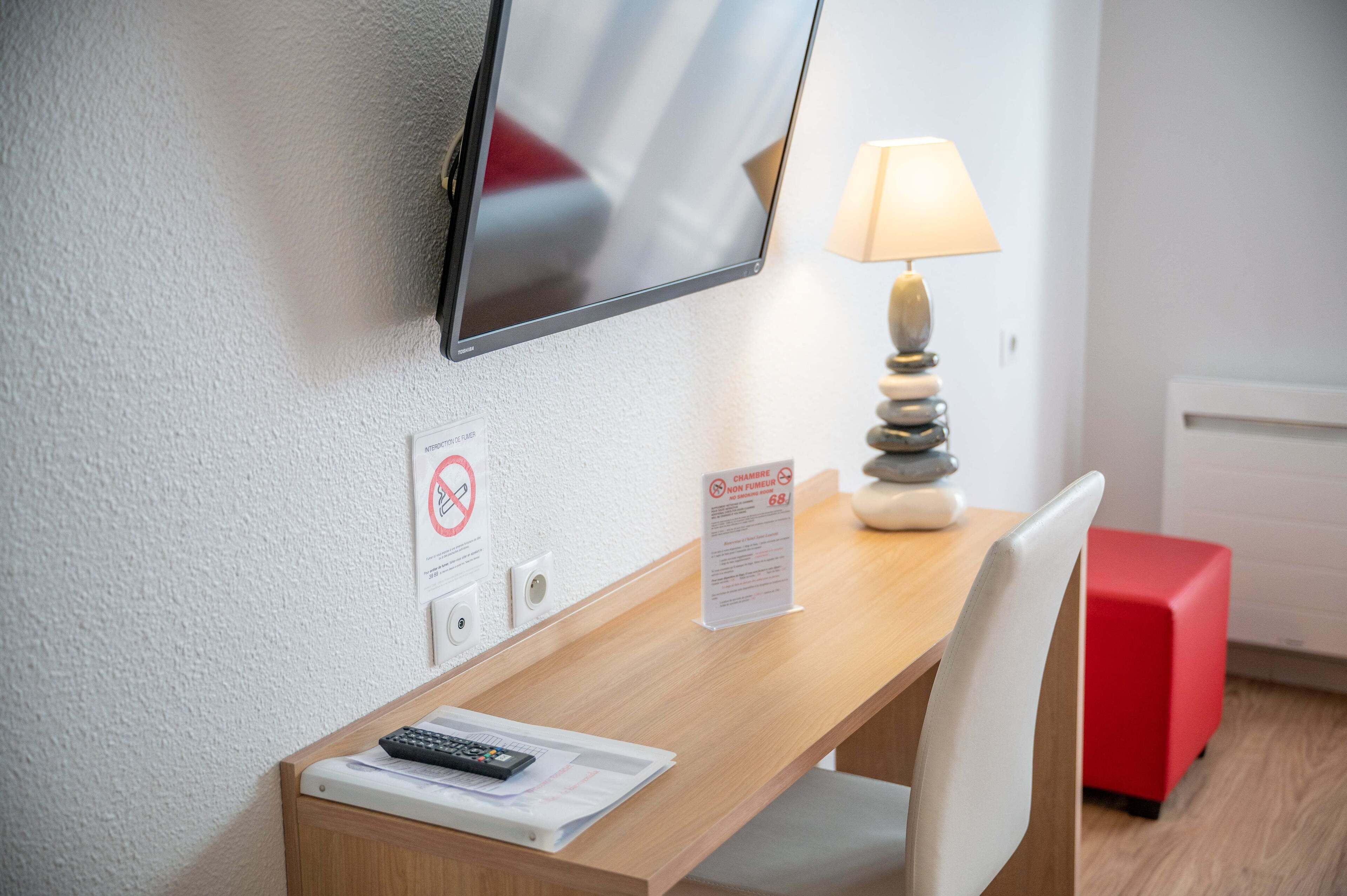 triple room | desk, laptop workspace, blackout curtains, soundproofing