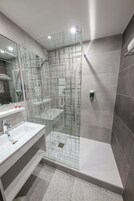 Produtos de toalete grátis, secador de cabelo (mediante solicitação)