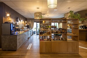 Café da manhã com buffet diário (EUR 12 por pessoa) 