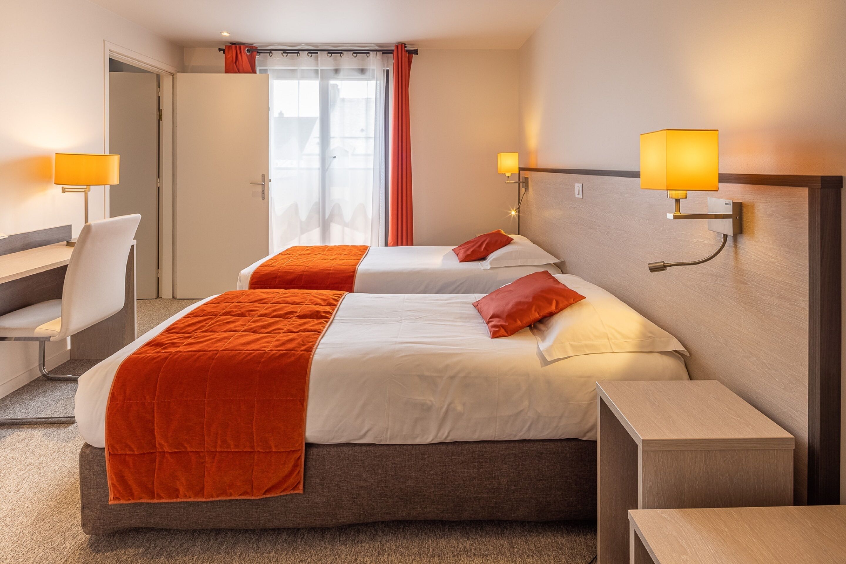 family room, 2 bedrooms | desk, laptop workspace, blackout curtains, soundproofing