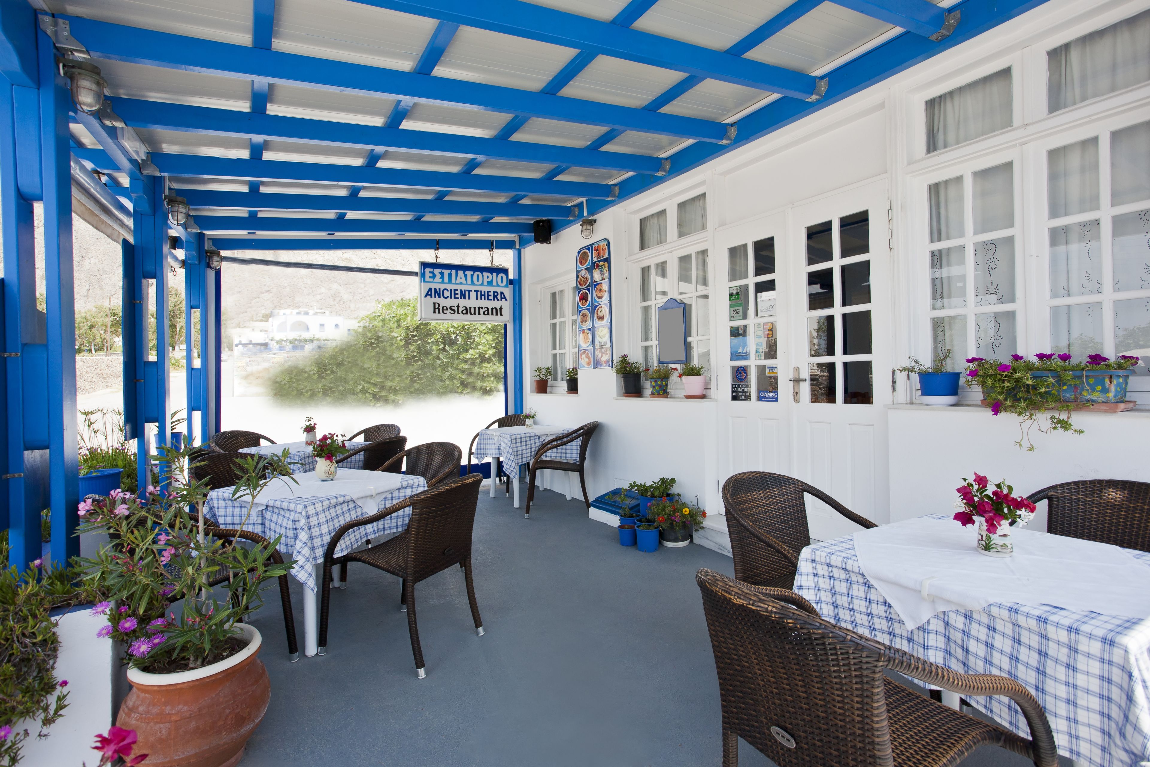 breakfast, lunch and dinner served