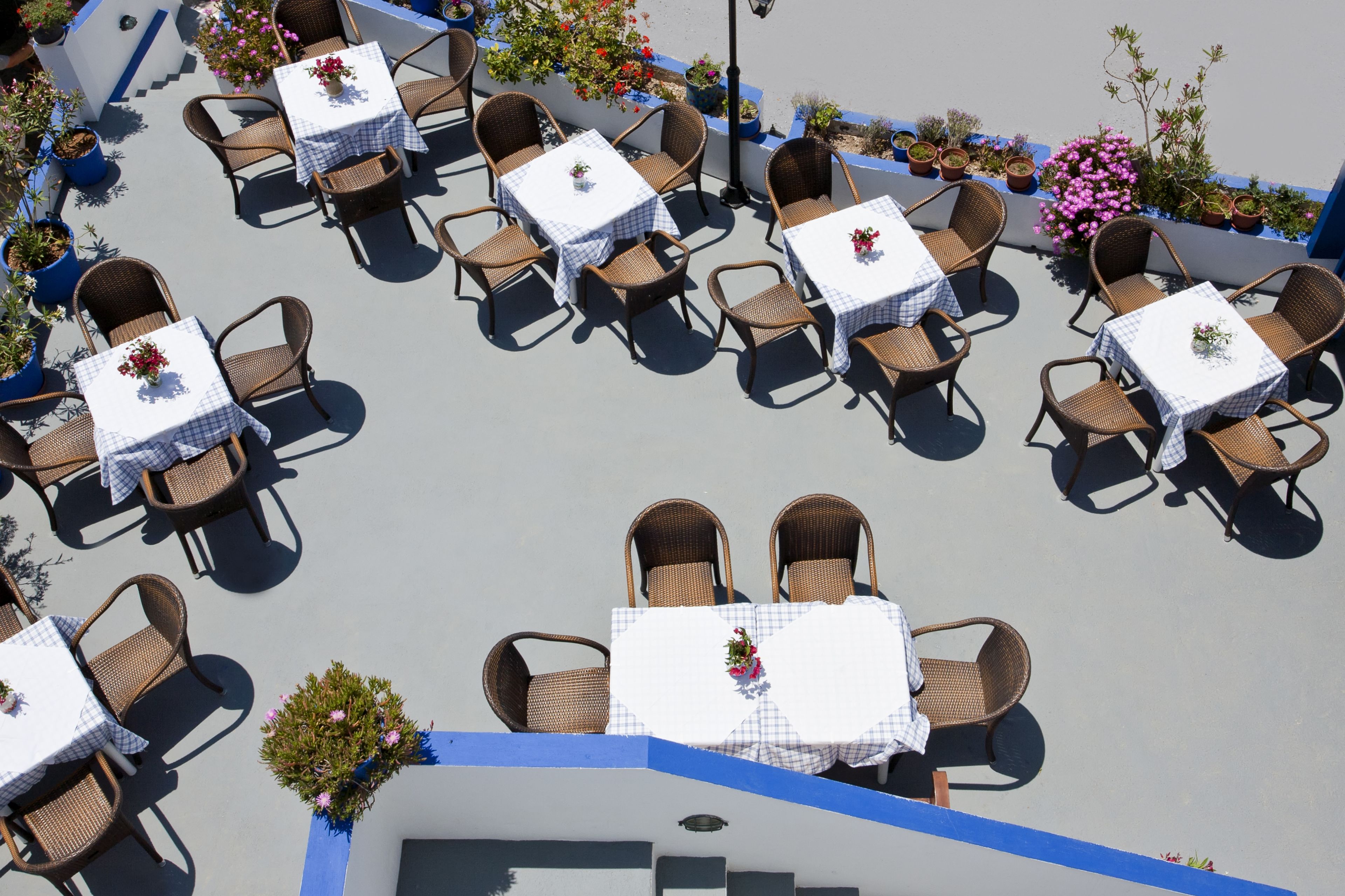 breakfast, lunch and dinner served