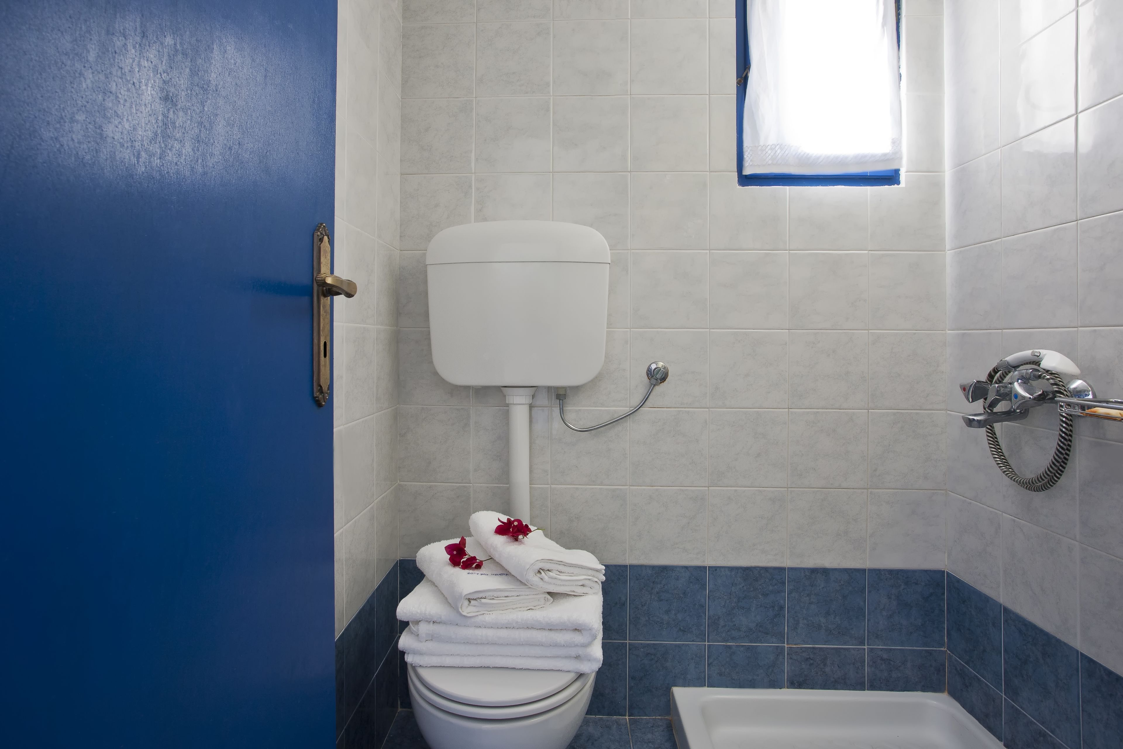 studio | bathroom | shower, hair dryer, towels