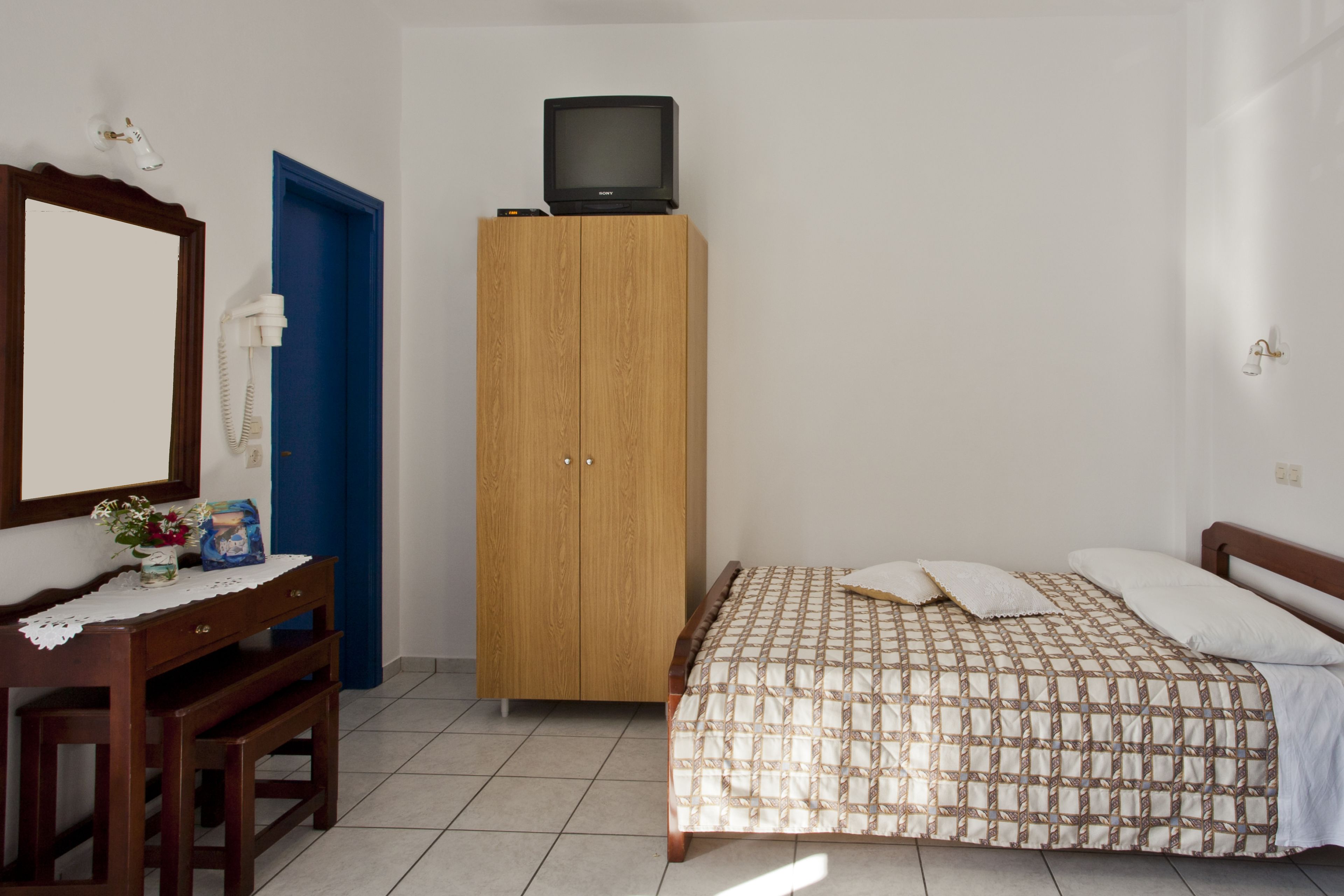 studio | egyptian cotton sheets, pillow-top beds, in-room safe, blackout curtains