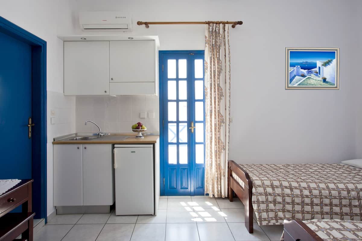 studio | egyptian cotton sheets, pillow-top beds, in-room safe, blackout curtains