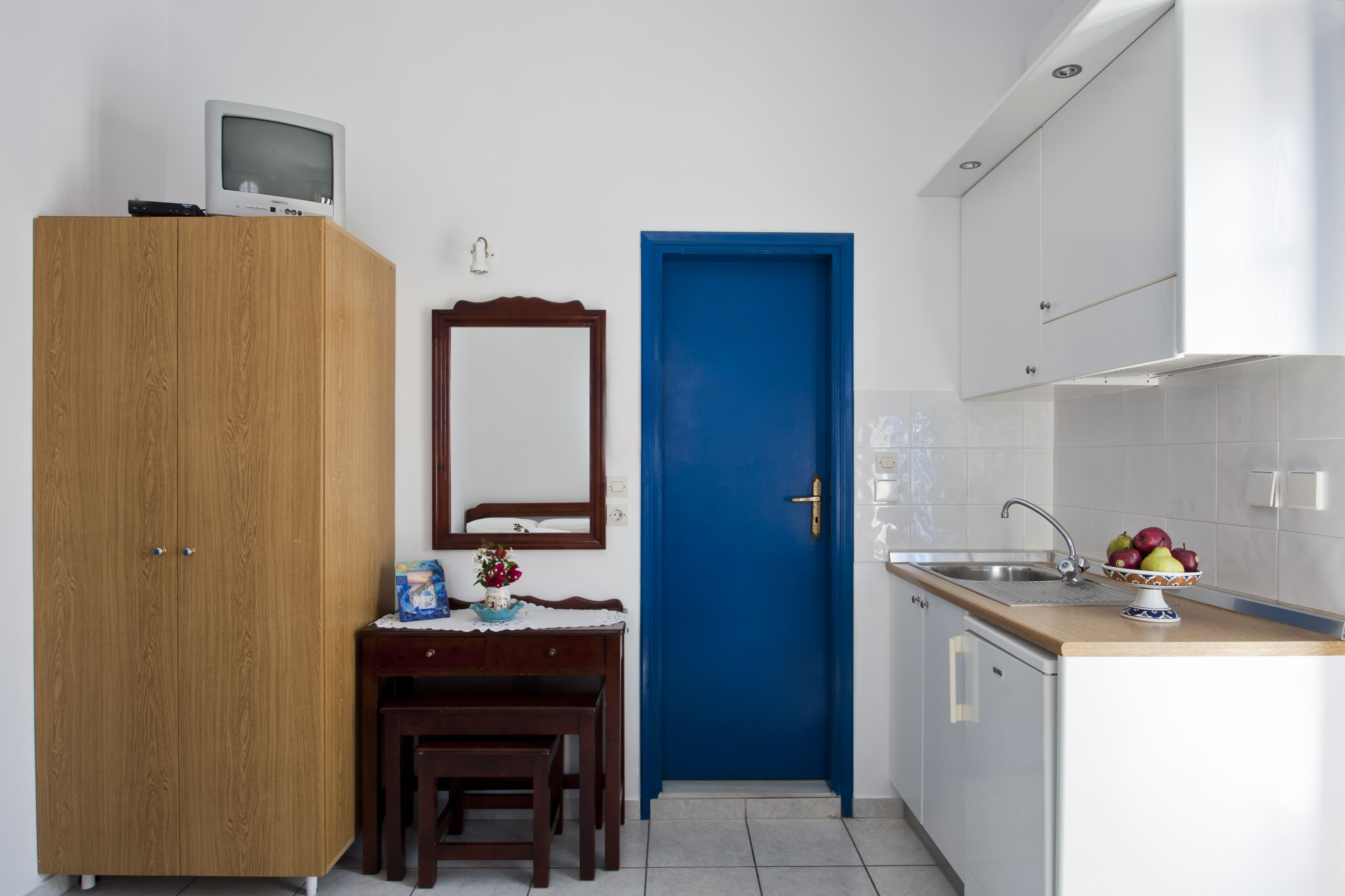 studio | private kitchenette | fridge, electric kettle, cookware/dishes/utensils