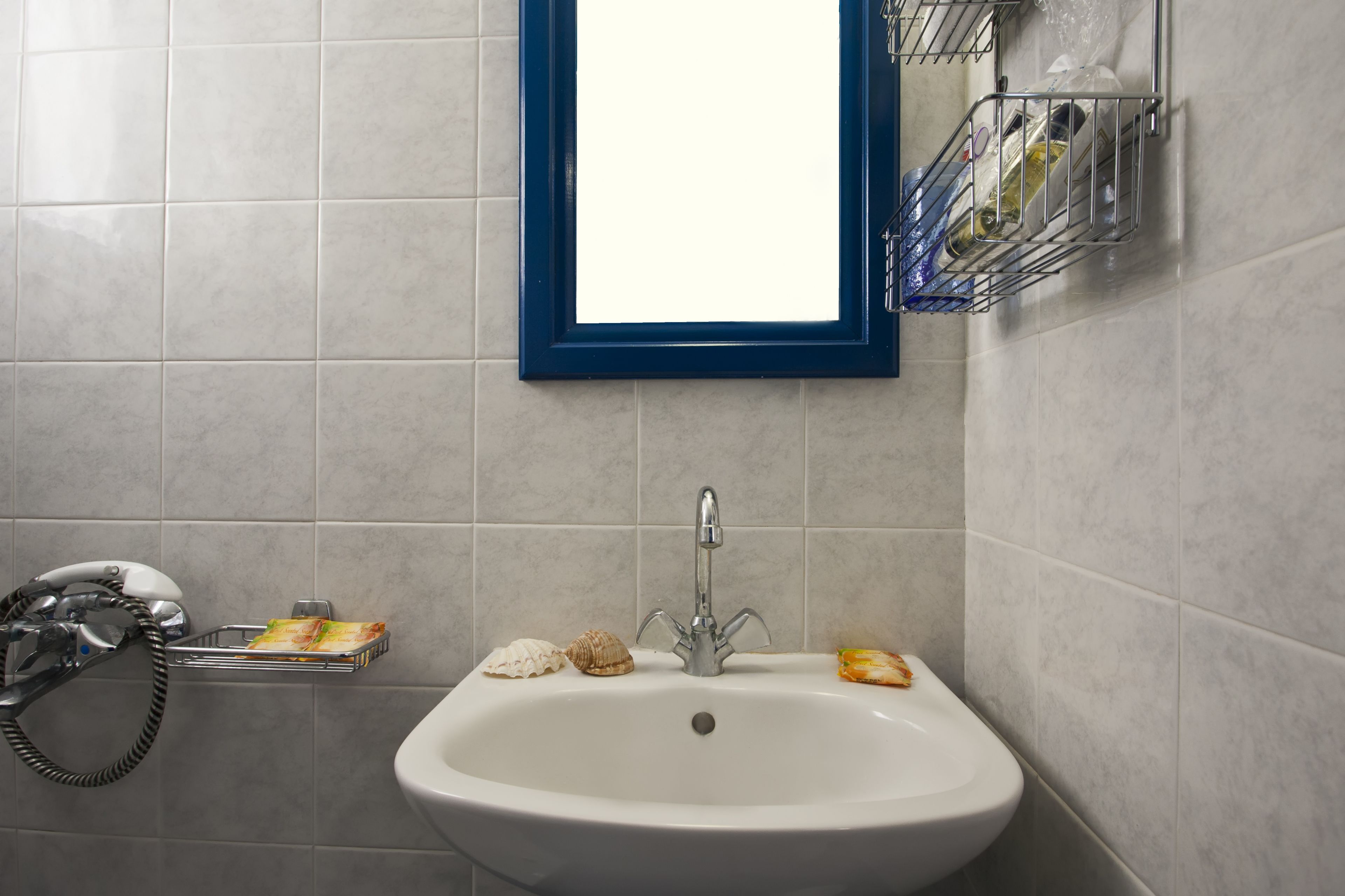 studio | bathroom | shower, hair dryer, towels