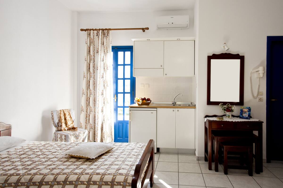 Egyptian cotton sheets, pillowtop beds, in-room safe, blackout drapes