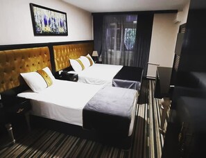 Minibar, in-room safe, free WiFi - Maltepe Manhattan Hotel (Ankara)