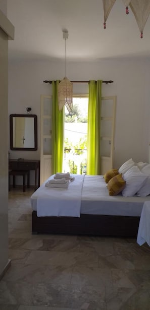 Free cots/infant beds, free WiFi, bed sheets