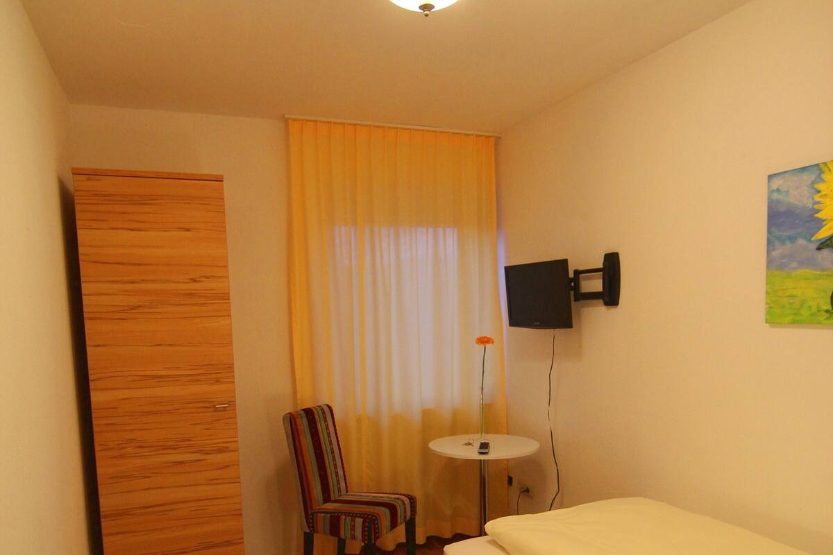 Chambre Simple, salle de bains commune