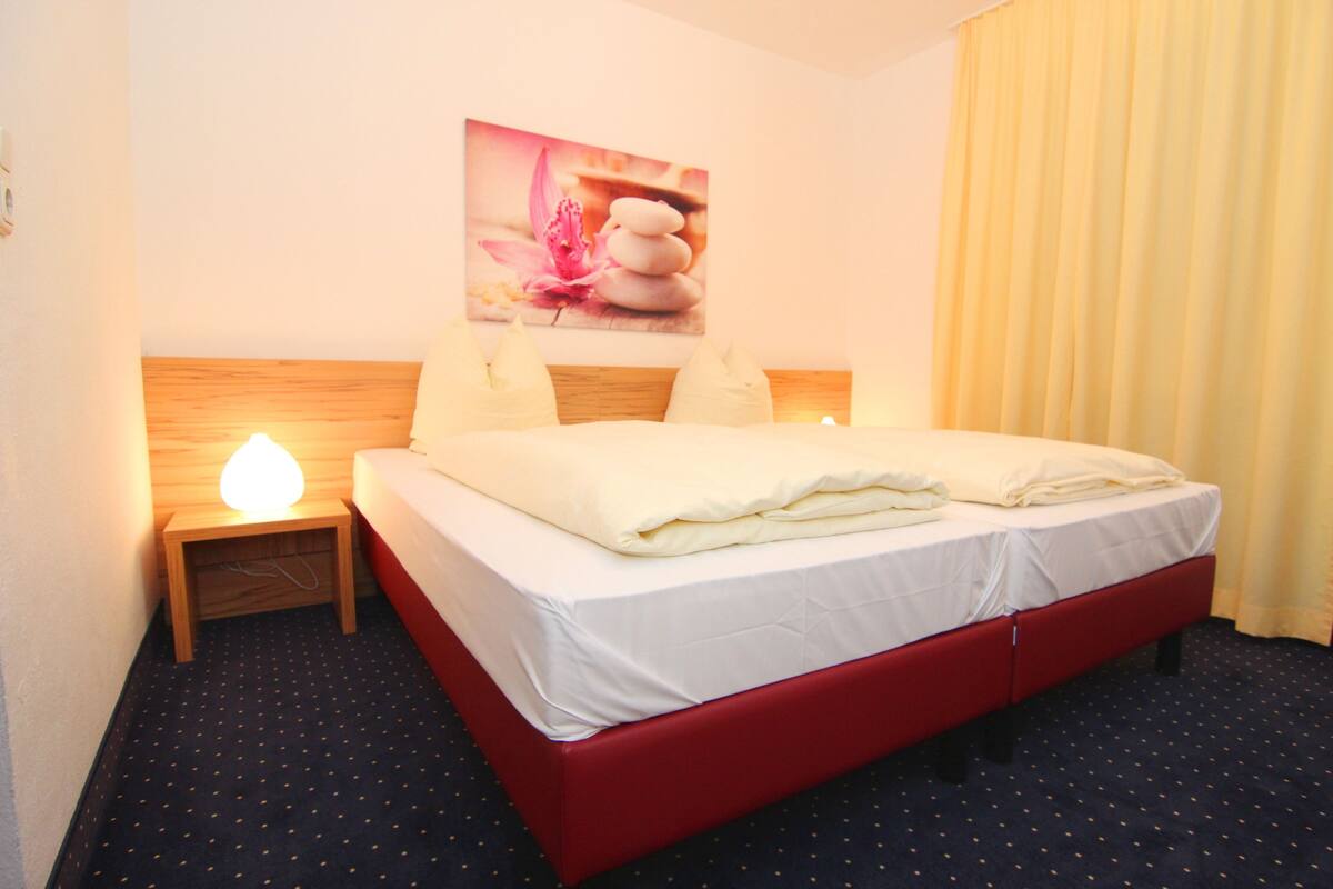 Chambre Double (private bathroom )