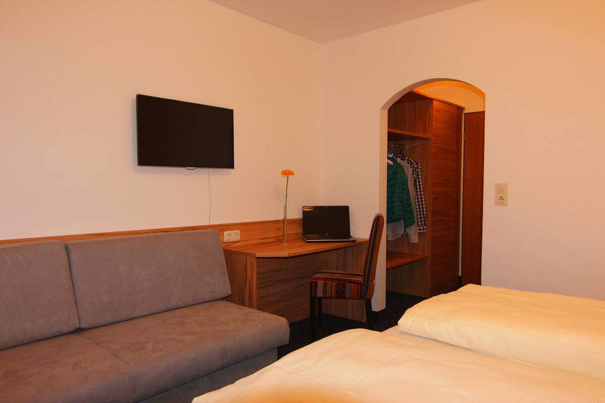 Chambre Double, salle de bains commune
